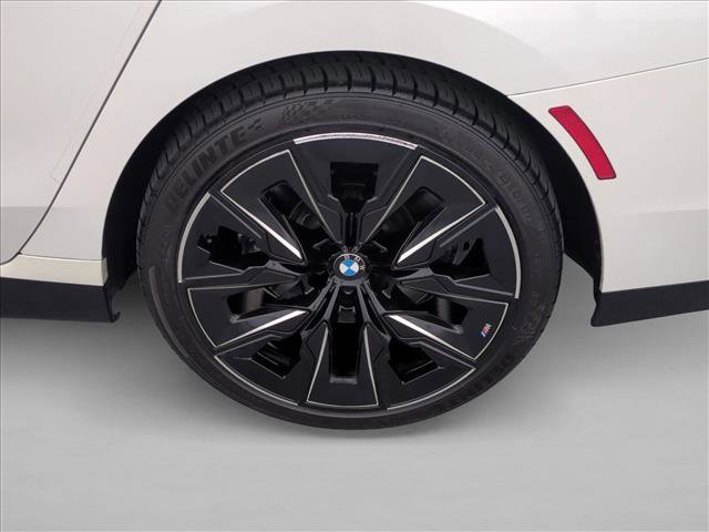 Used 2023 BMW 740i w/ Parking Assistance Package RWD image 26