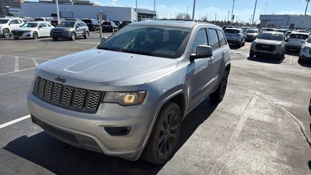 Used 2019 Jeep Grand Cherokee Altitude image 1