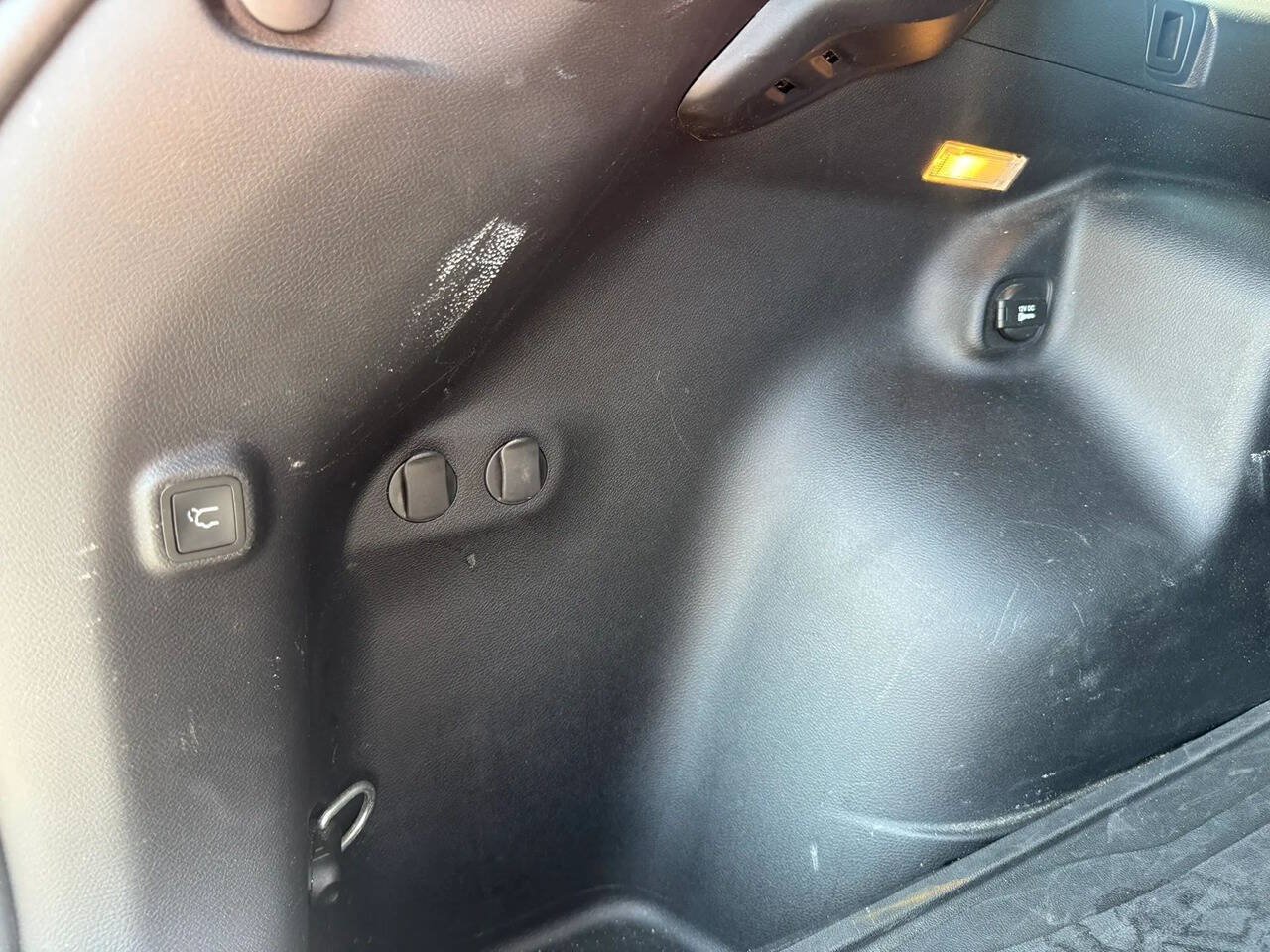 Used 2021 Jeep Cherokee Limited w/ Mopar Interior Package AWD/4WD image 18