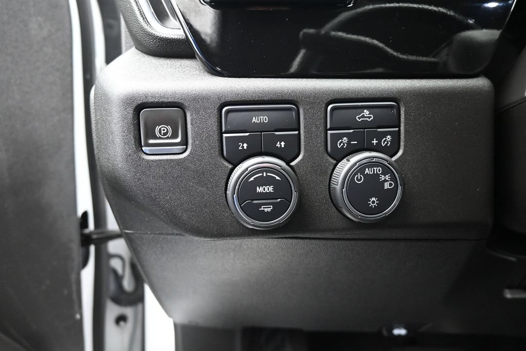Used 2022 Chevrolet Silverado 1500 LT AWD/4WD image 17