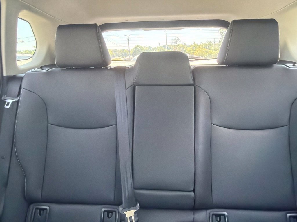 Used 2025 Toyota Corolla Cross XLE FWD image 38