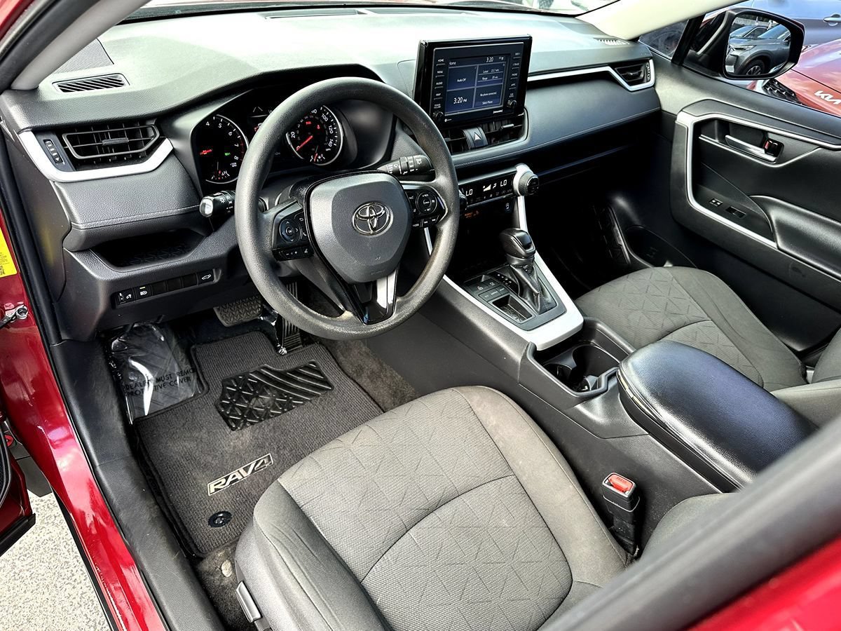 Used 2021 Toyota RAV4 XLE w/ Convenience Package FWD image 12