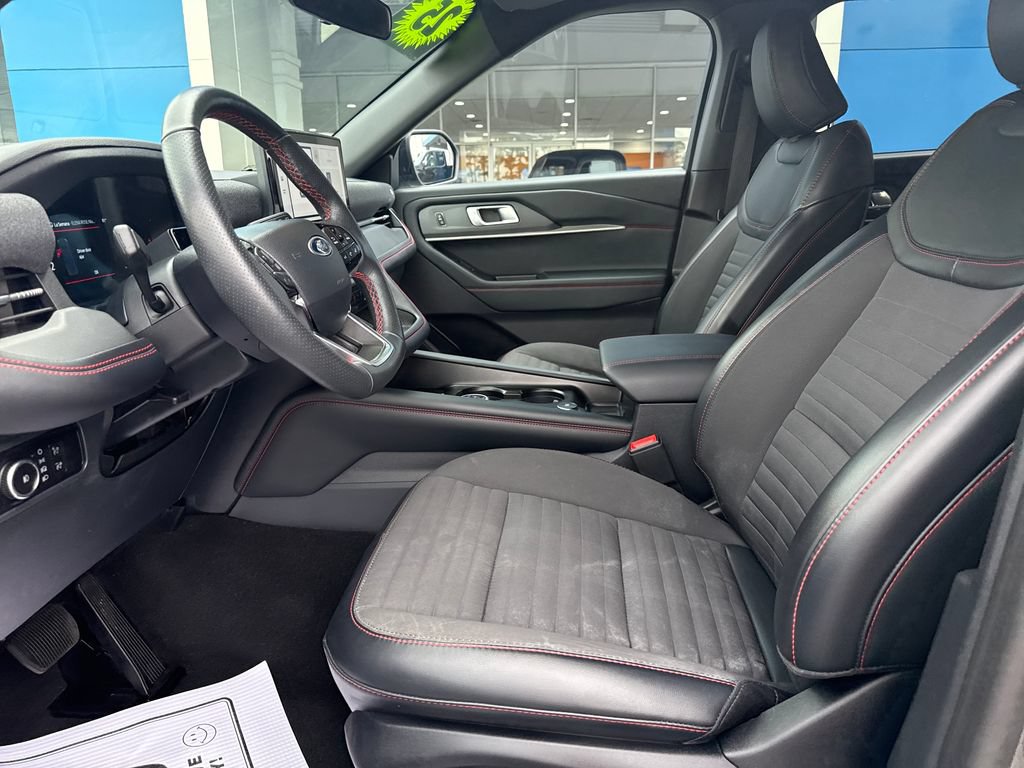 Used 2025 Ford Explorer ST-Line w/ ST-Line Street Pack AWD/4WD image 11