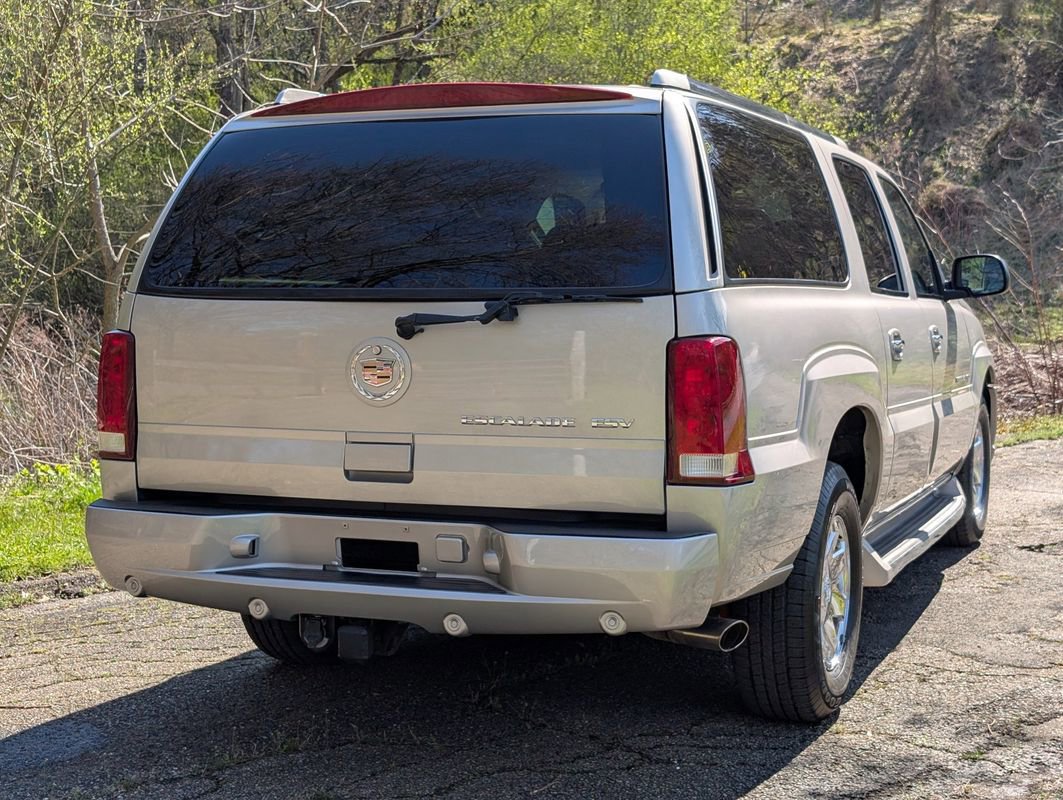 Used 2004 Cadillac Escalade ESV AWD image 21