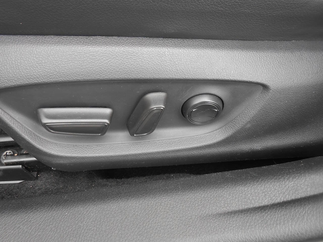 Used 2018 Toyota Camry SE w/ Moonroof Package FWD image 20