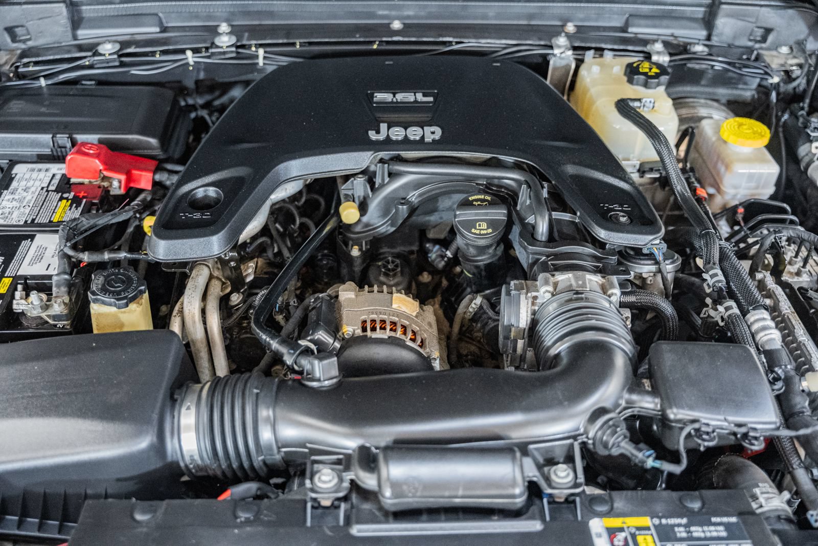 Used 2018 Jeep Wrangler Unlimited Sahara AWD/4WD image 26