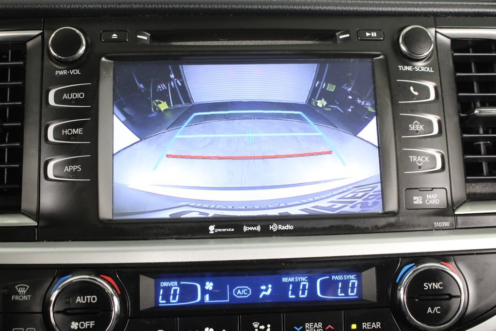 Used 2019 Toyota Highlander XLE AWD/4WD image 30