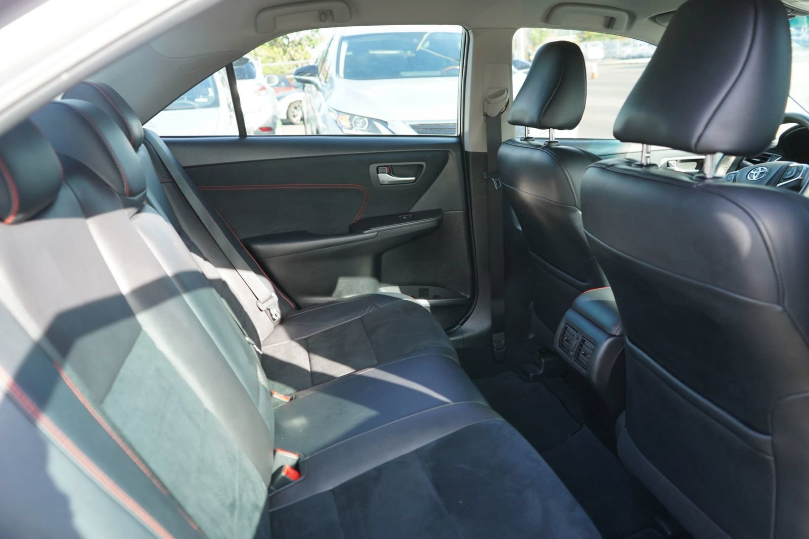 Used 2016 Toyota Camry XSE FWD image 18