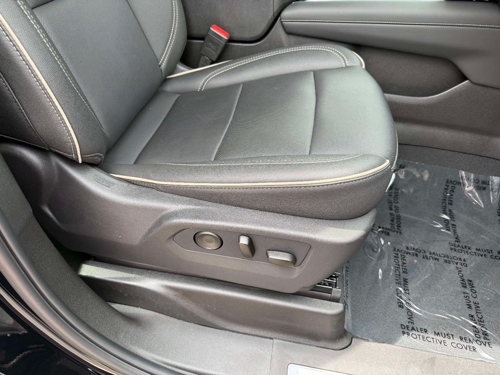 Used 2026 Chevrolet Suburban Premier AWD/4WD image 15