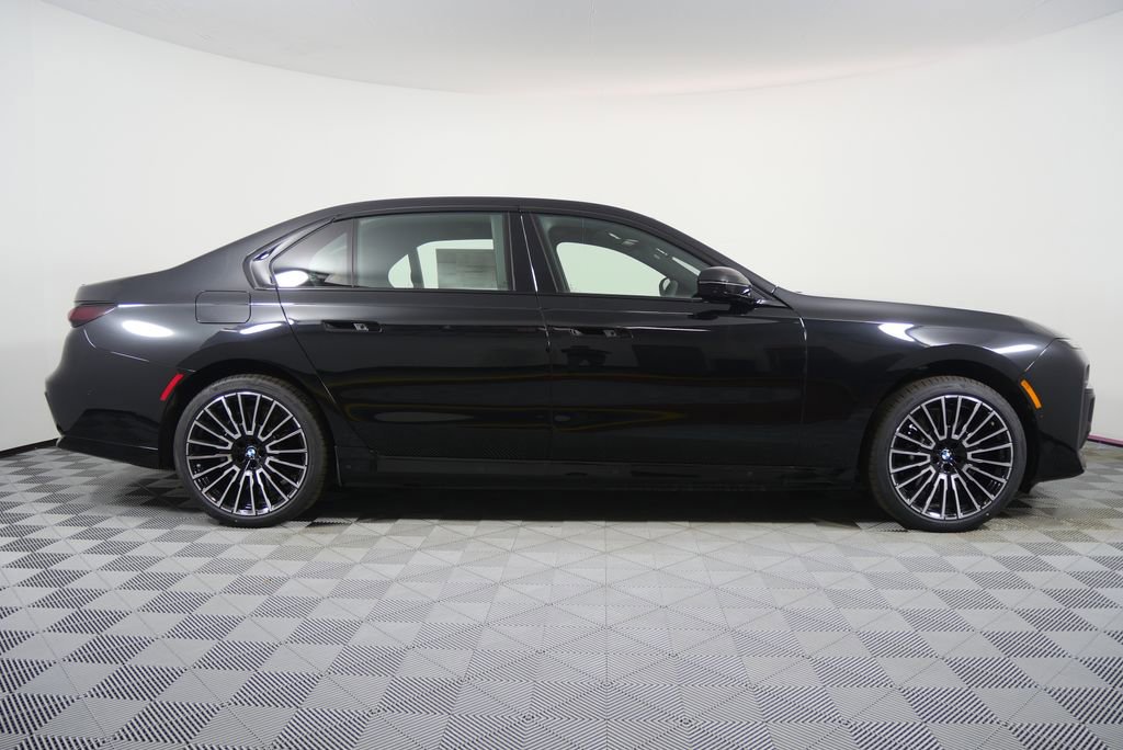 New 2026 BMW i7 xDrive60 w/ Executive Package image 2