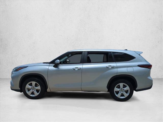 Used 2024 Toyota Highlander LE FWD image 9