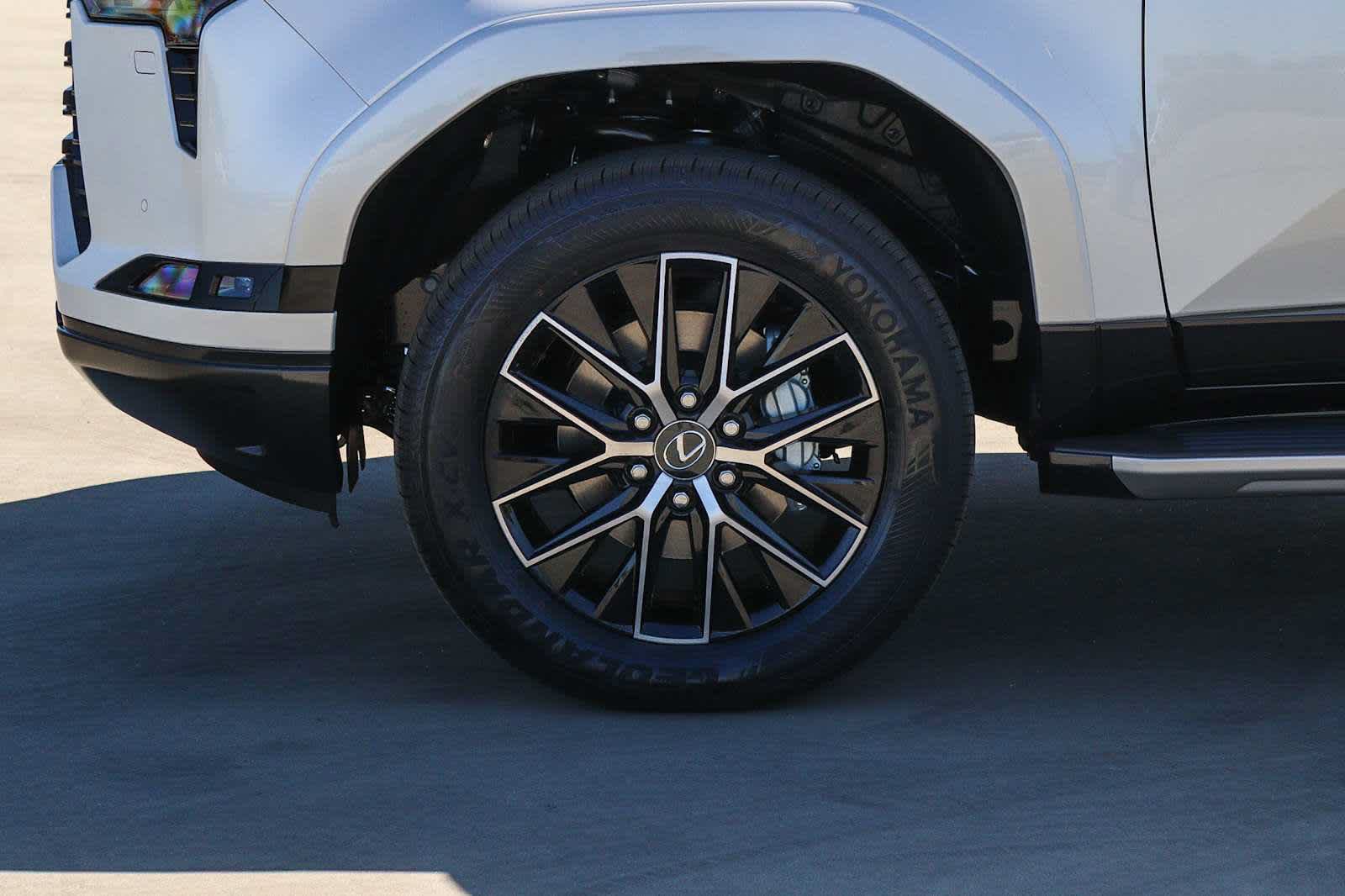 New 2026 Lexus GX 550 w/ Accessory Package (2T) AWD/4WD image 11