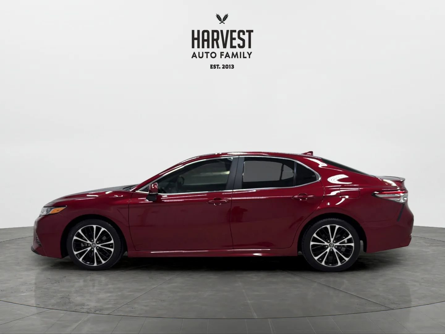 Used 2018 Toyota Camry SE w/ Audio Package FWD image 2