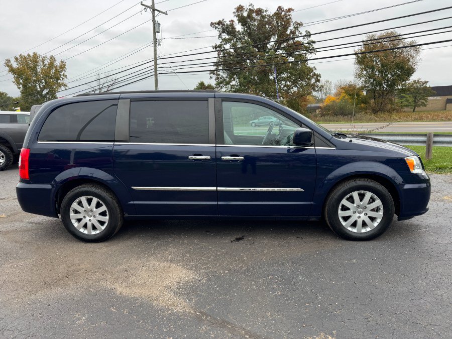 Used 2015 Chrysler Town & Country Touring w/ Driver Convenience Group FWD image 6