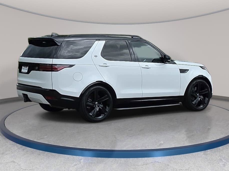 Used 2025 Land Rover Discovery Dynamic SE AWD/4WD image 5
