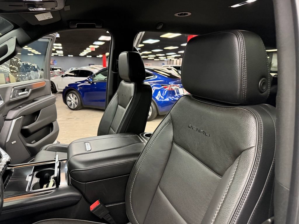 Used 2025 GMC Yukon Denali AWD/4WD image 34