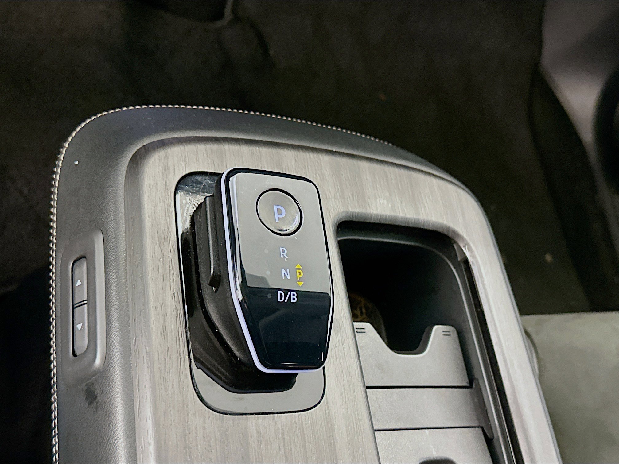 Used 2023 Nissan Ariya AWD image 25