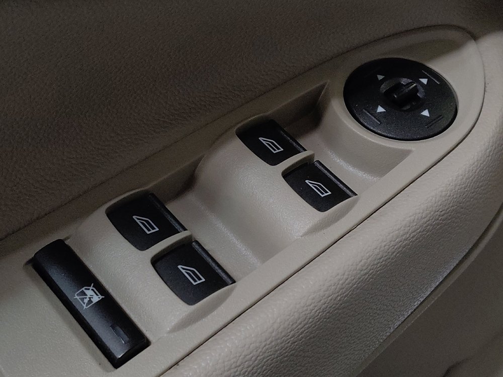 Used 2015 Ford Escape SE image 27