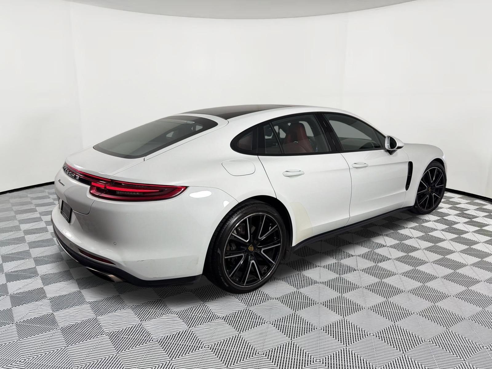 Certified 2019 Porsche Panamera image 9