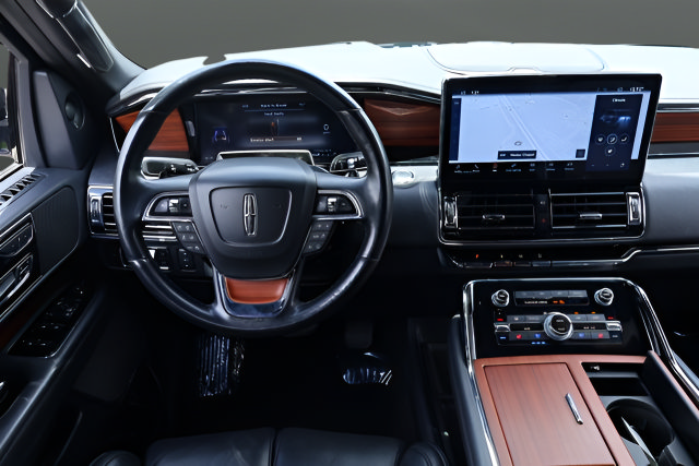 Used 2024 Lincoln Navigator Reserve AWD/4WD image 17