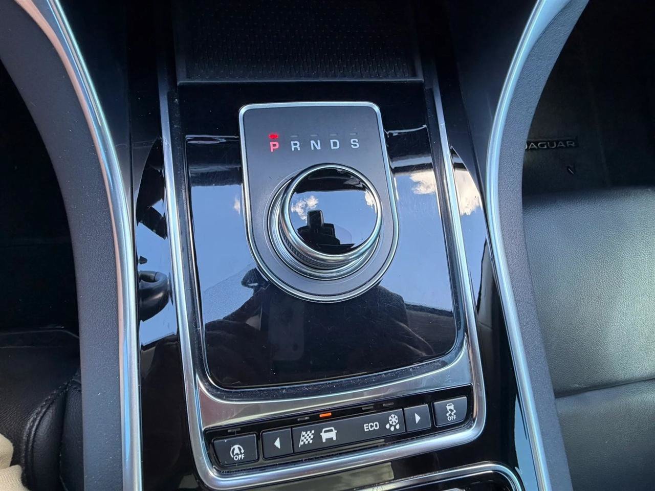 Used 2018 Jaguar XF Premium RWD image 47