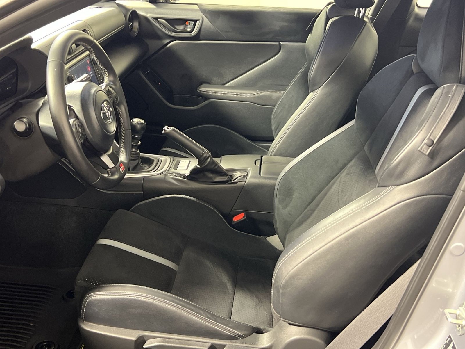 Used 2025 Toyota GR86 Premium w/ Performance Package RWD image 14