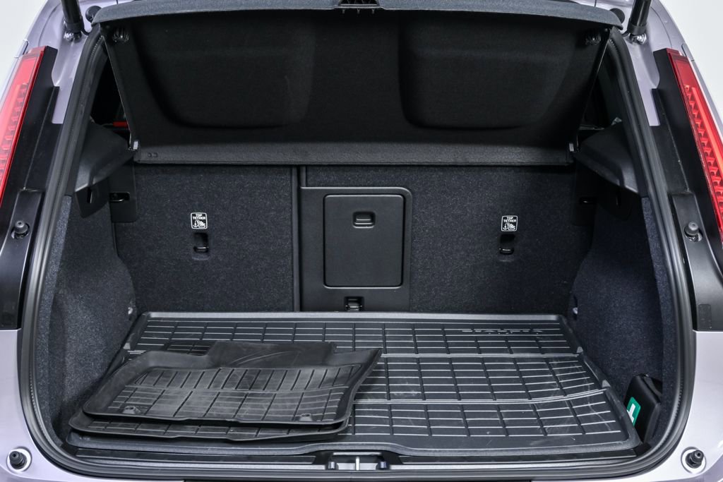 Used 2026 Volvo XC40 B4 Plus w/ Protection Package Premier image 31