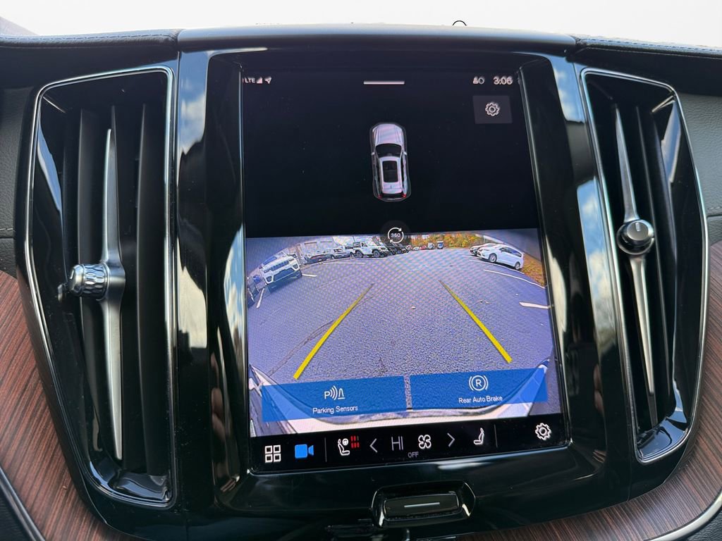 Used 2023 Volvo XC60 B6 Ultimate w/ Protection Package Premier image 22