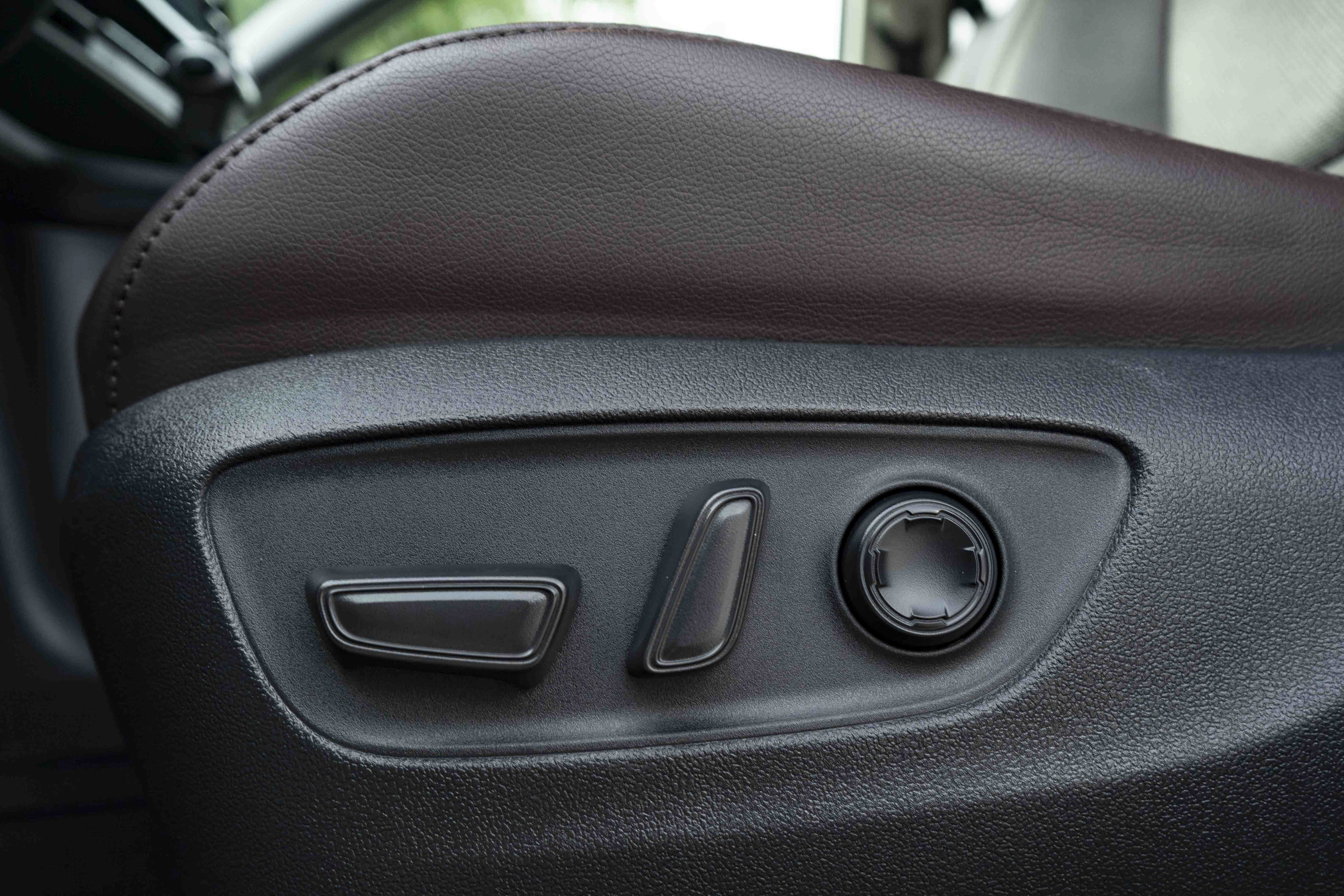 Used 2024 Toyota Sienna Platinum FWD image 44