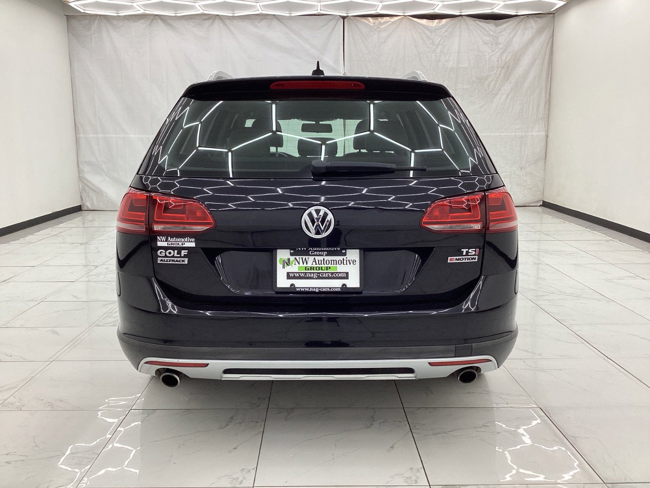 Used 2017 Volkswagen Golf Alltrack S image 10