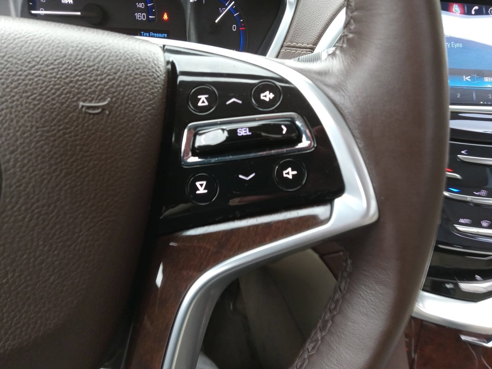 Used 2015 Cadillac SRX Luxury w/ Trailering Package AWD/4WD image 22