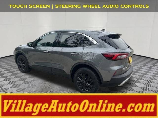 Used 2023 Ford Escape Active AWD/4WD image 2