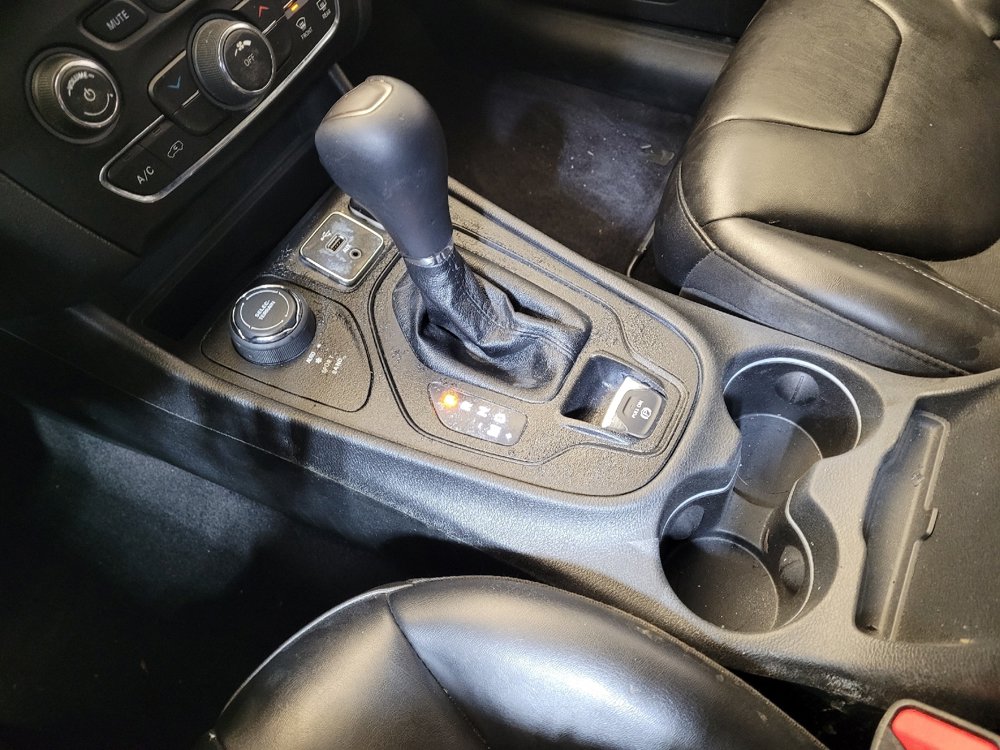 Used 2019 Jeep Cherokee Latitude Plus AWD/4WD image 26