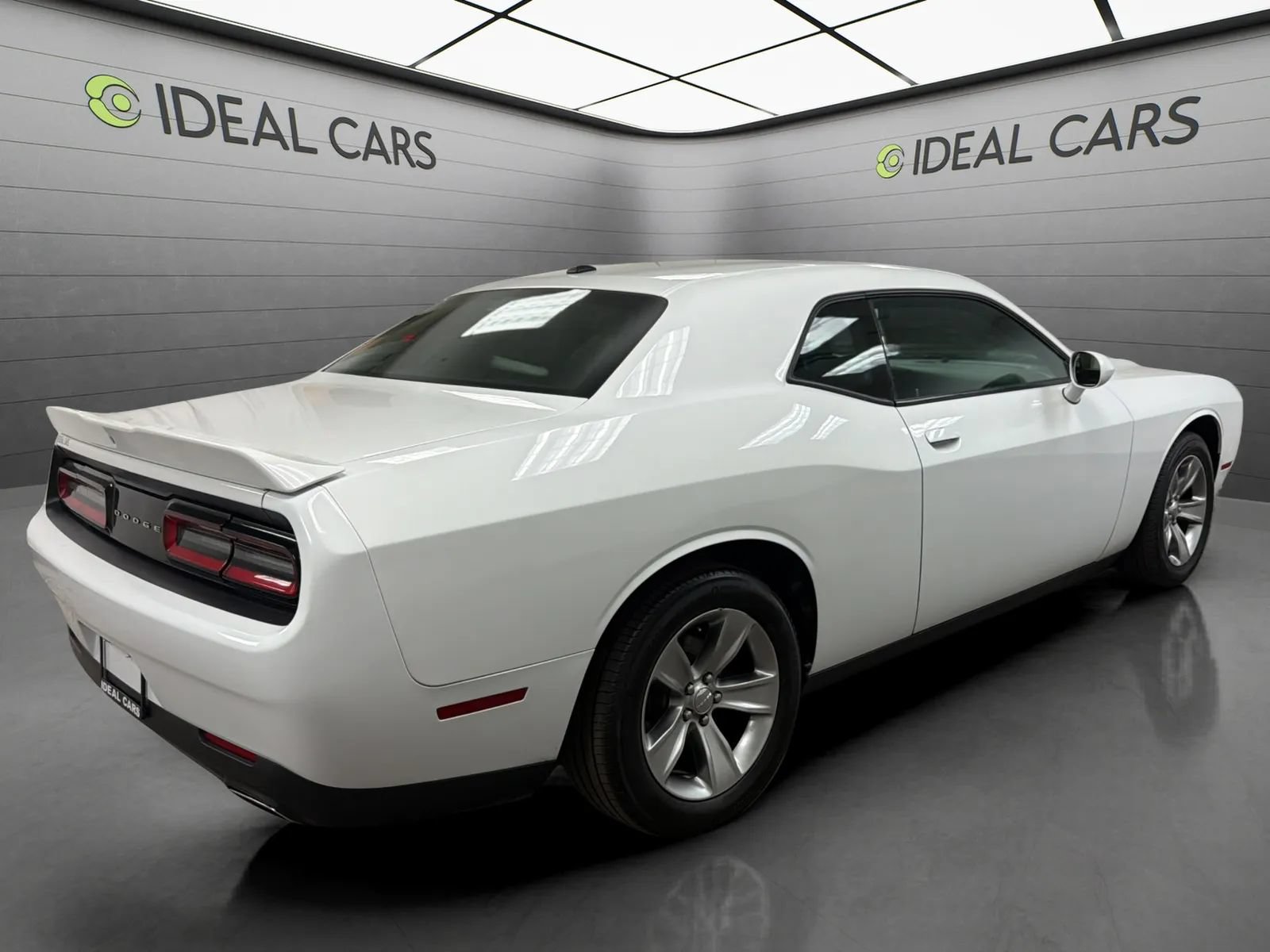 Used 2020 Dodge Challenger SXT RWD image 5