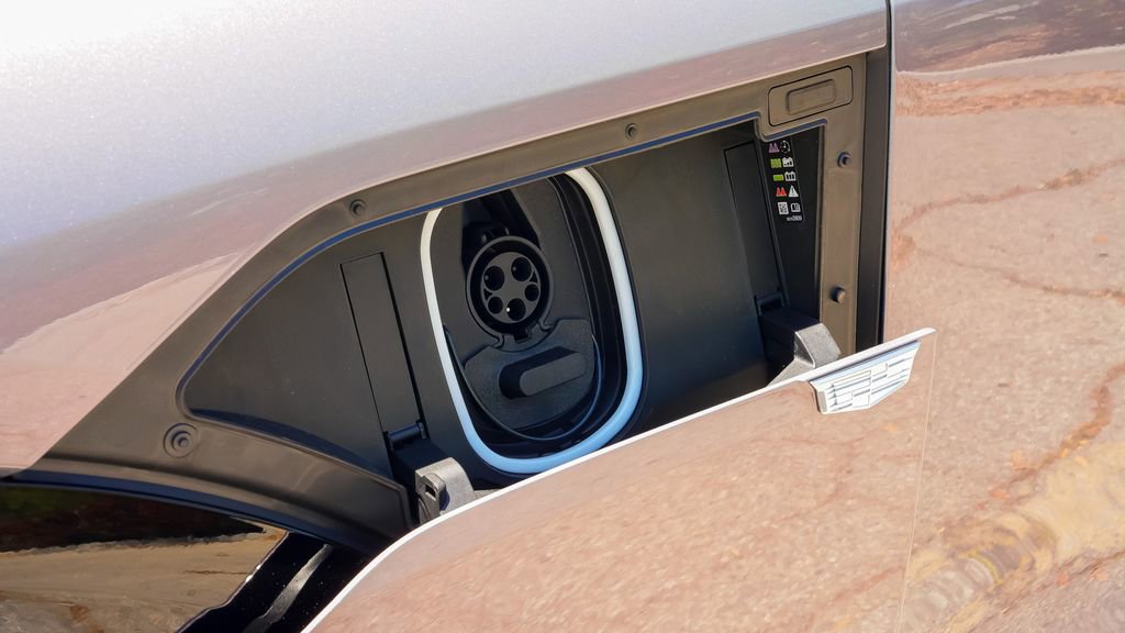 Used 2025 Cadillac Lyriq Luxury image 10