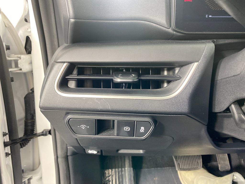 Used 2025 Kia K4 LX image 11