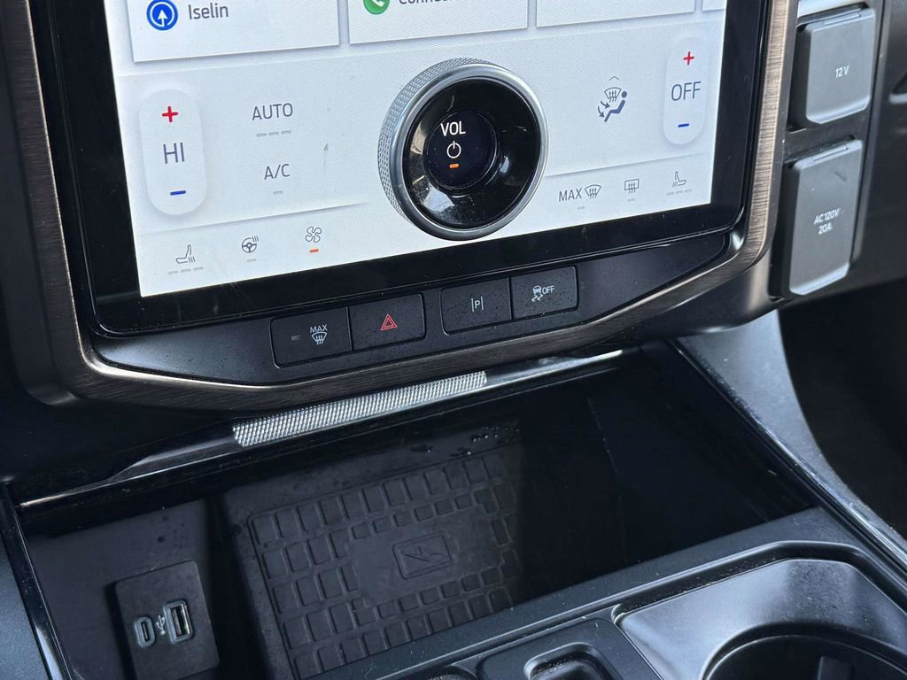 Used 2022 Ford F150 Lightning Lariat image 13