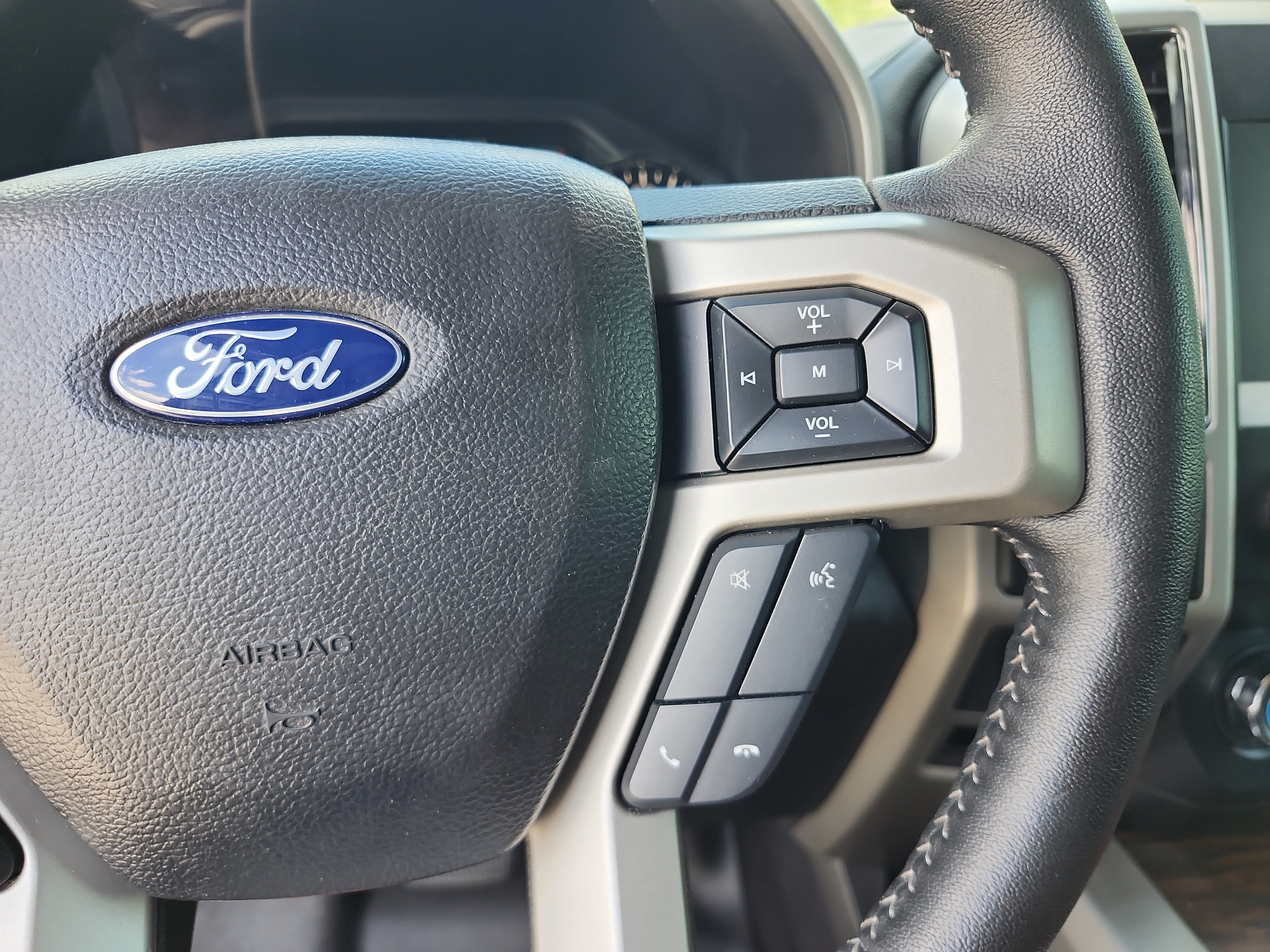 Used 2019 Ford F150 Lariat w/ Trailer Tow Package RWD image 34