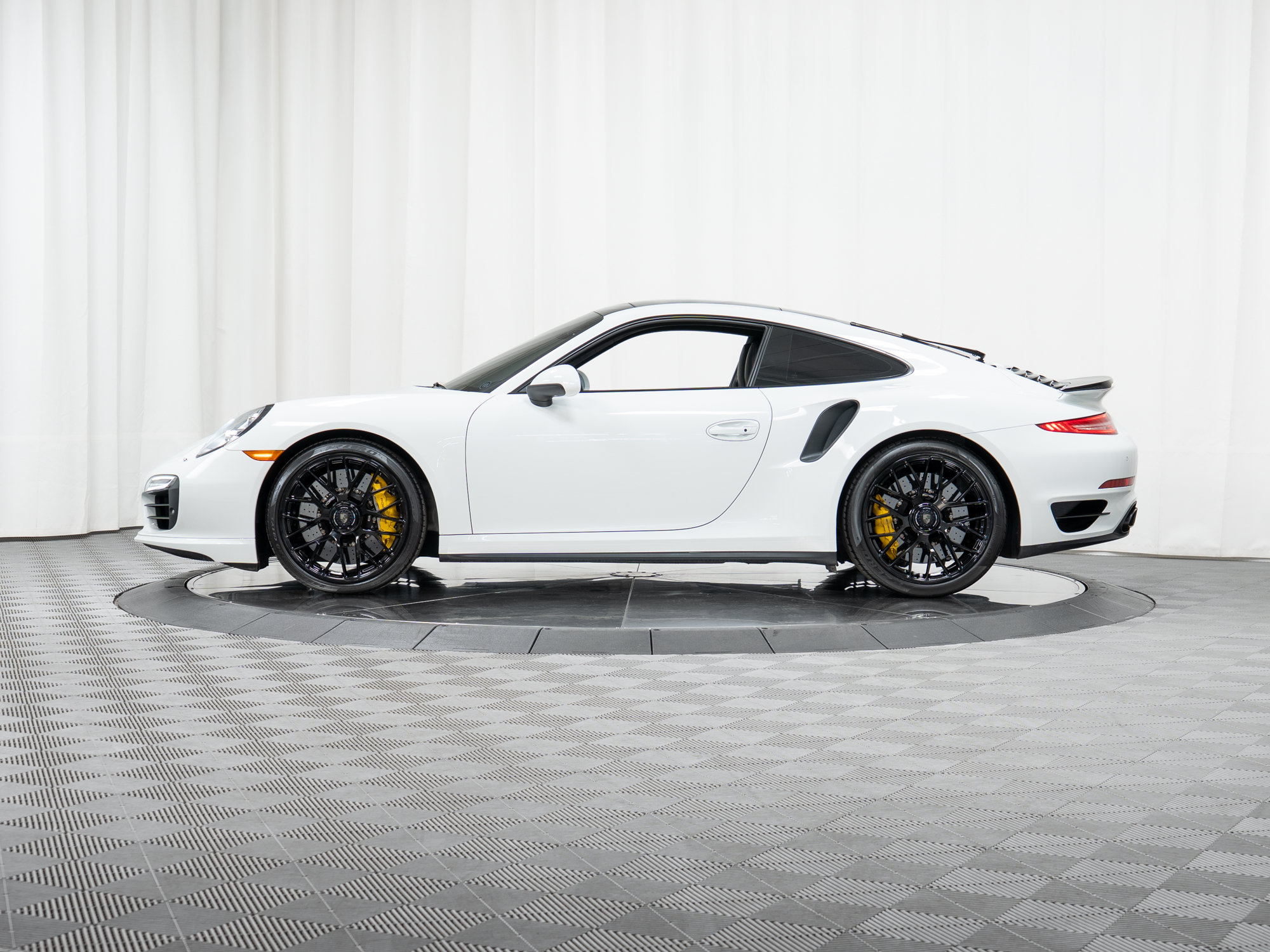 Certified 2014 Porsche 911 Turbo S AWD/4WD image 40