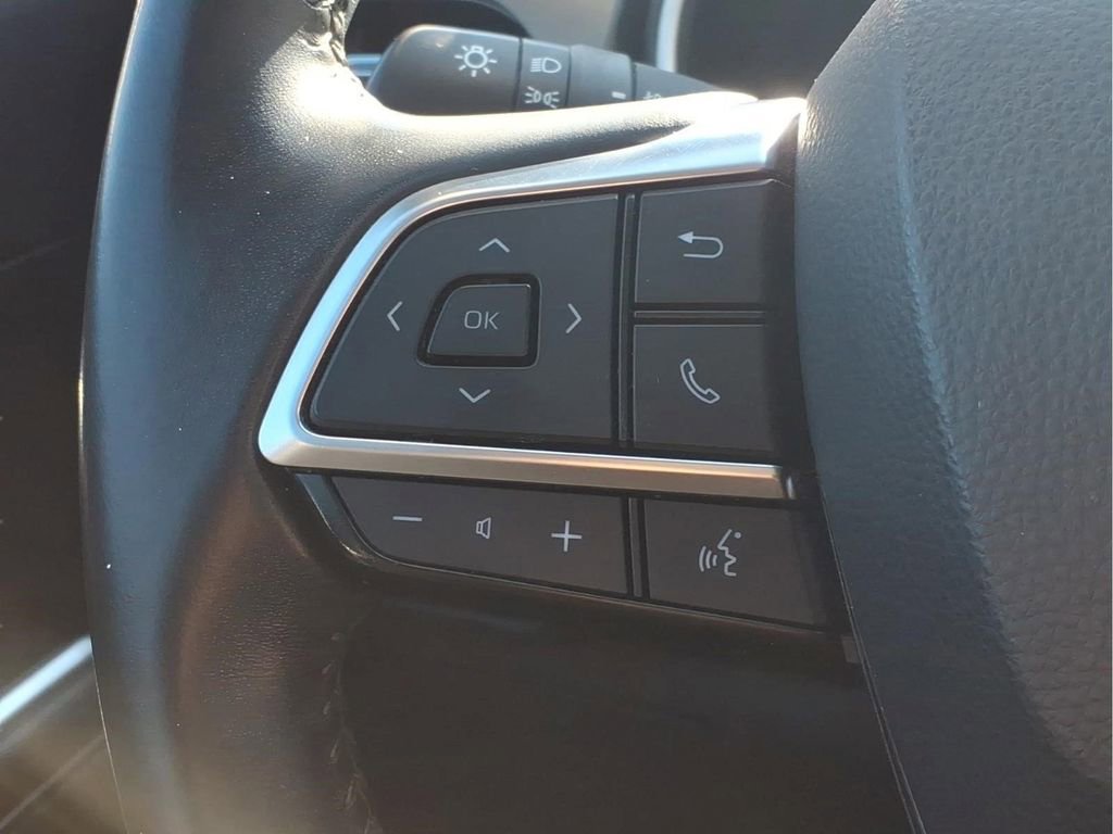 Used 2021 Toyota Highlander XLE AWD/4WD image 22