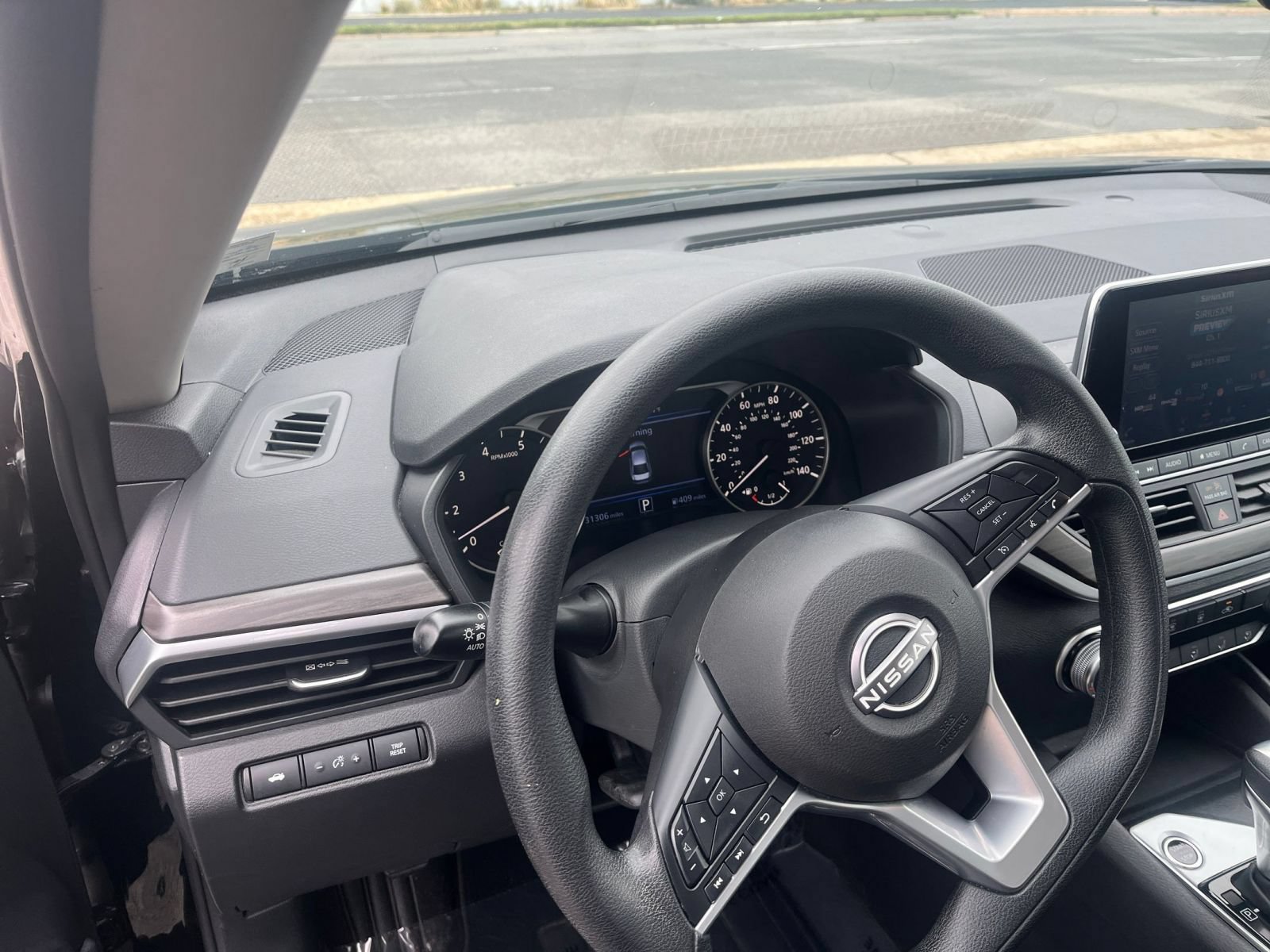 Used 2025 Nissan Altima 2.5 SV FWD image 34