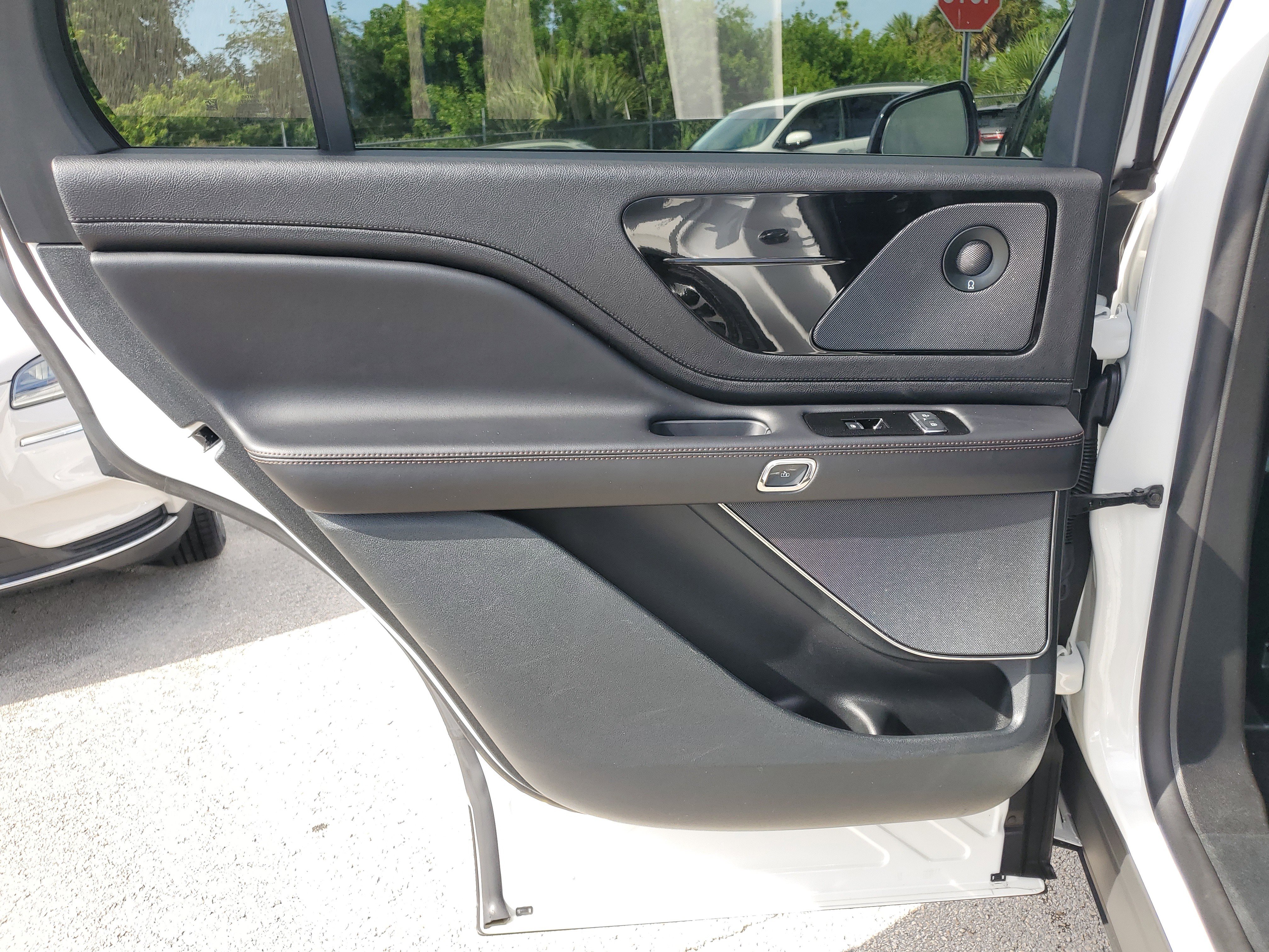 Certified 2023 Lincoln Aviator Reserve image 12