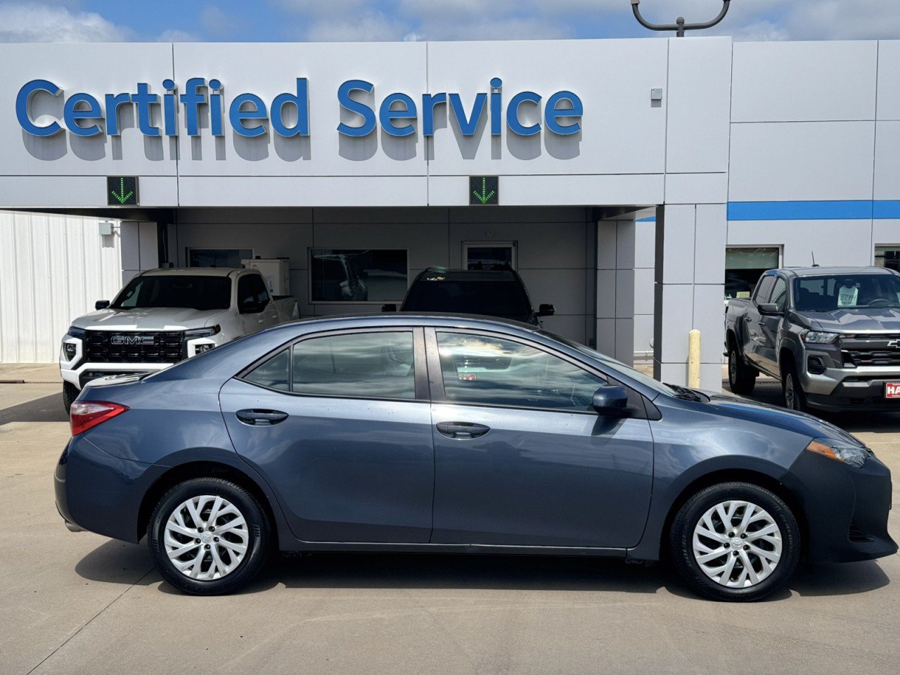 Used 2017 Toyota Corolla LE FWD image 3