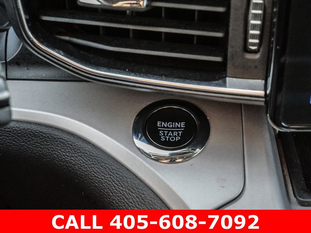 Used 2024 Ford Explorer XLT w/ Equipment Group 202A RWD image 30