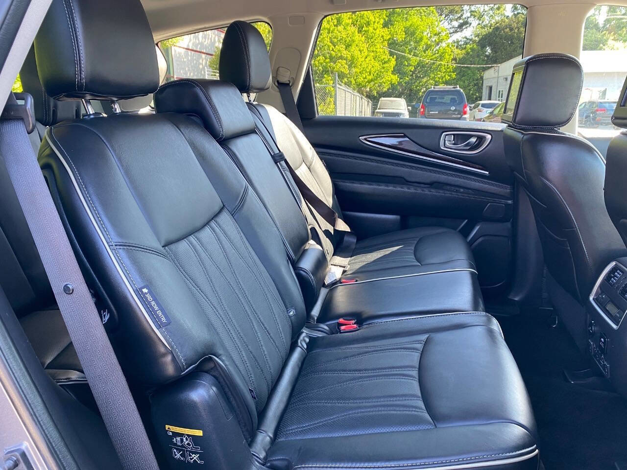 Used 2018 INFINITI QX60 Luxe w/ Deluxe Technology Package AWD/4WD image 14