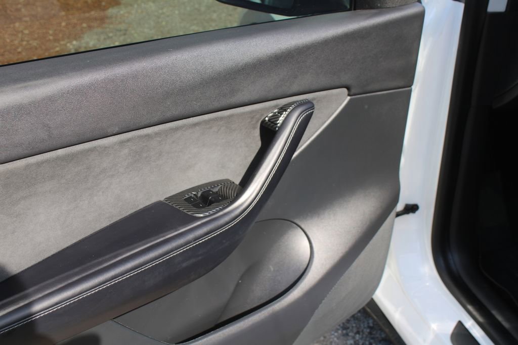 Used 2021 Tesla Model Y Long Range image 21