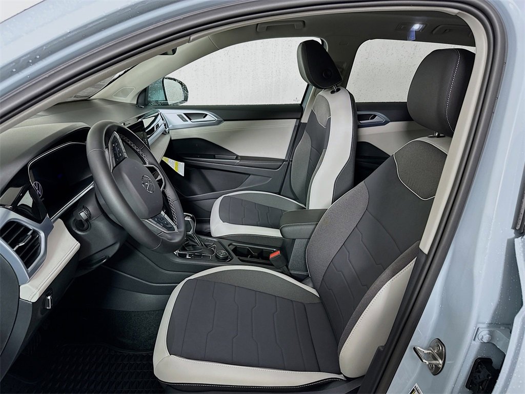 New 2025 Volkswagen Taos SE image 8