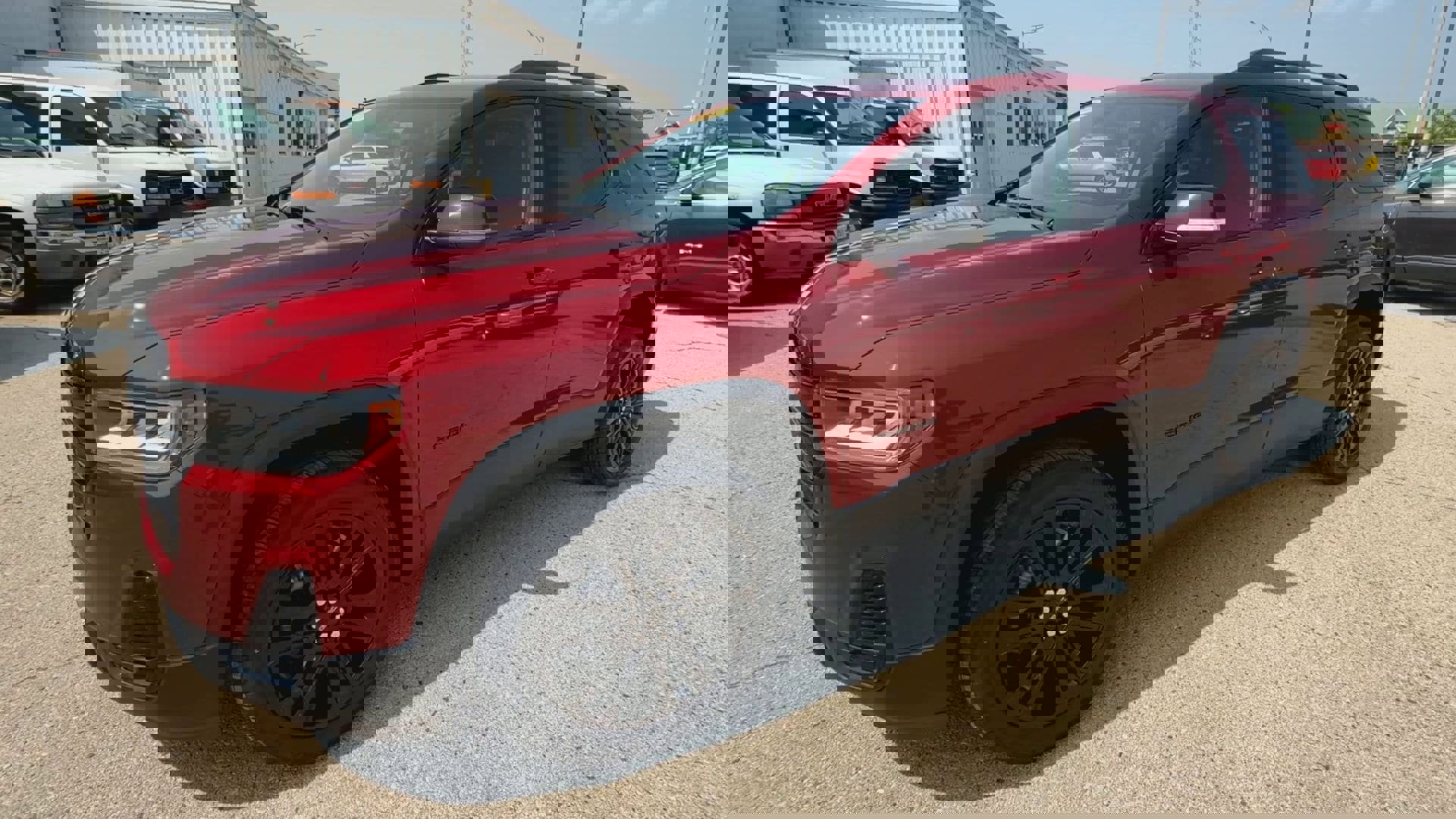 Used 2023 GMC Acadia SLE w/ Driver Convenience Package image 4