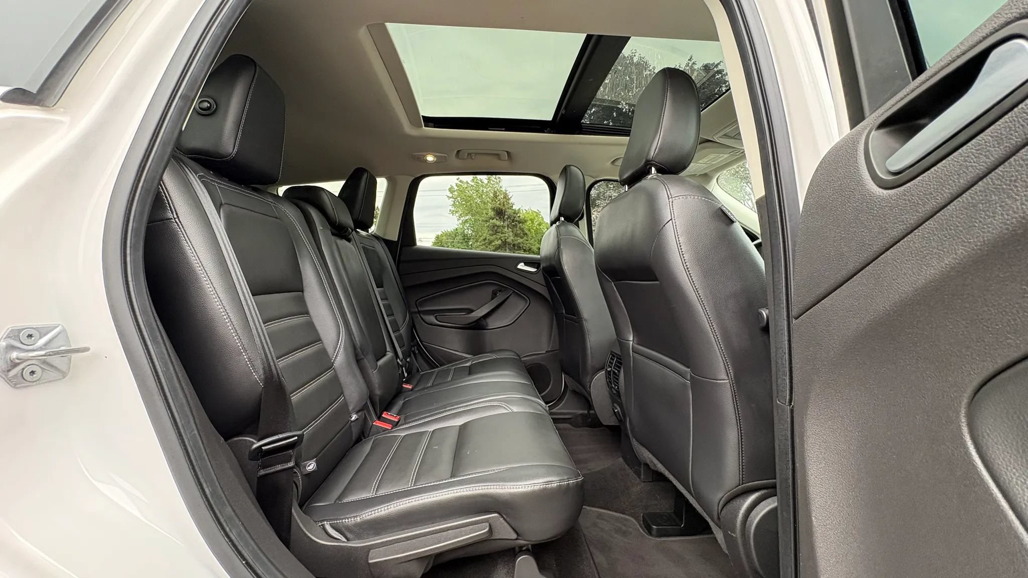 Used 2018 Ford Escape SEL w/ Ford Safe & Smart Package AWD/4WD image 35