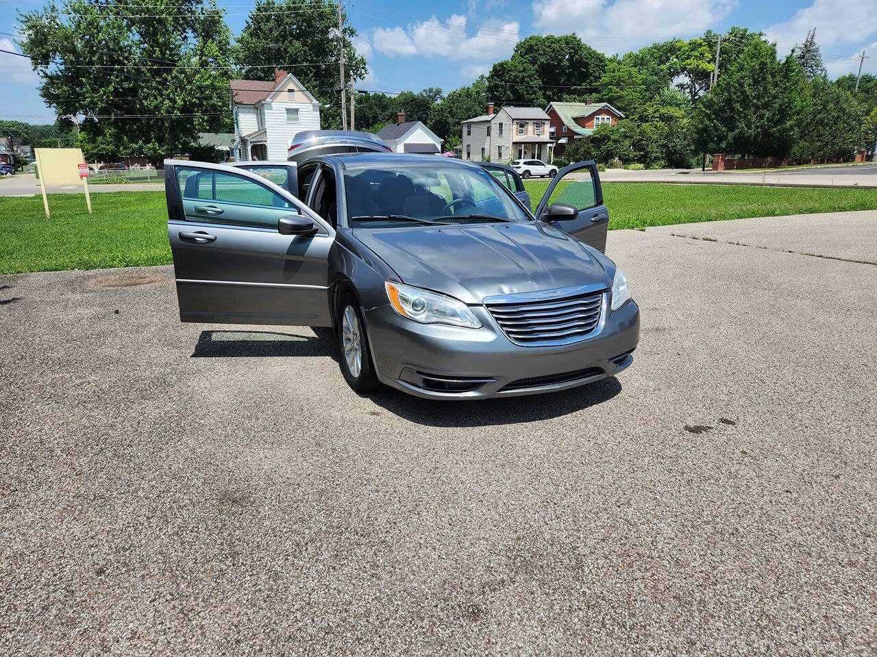 Used 2012 Chrysler 200 Touring FWD image 8